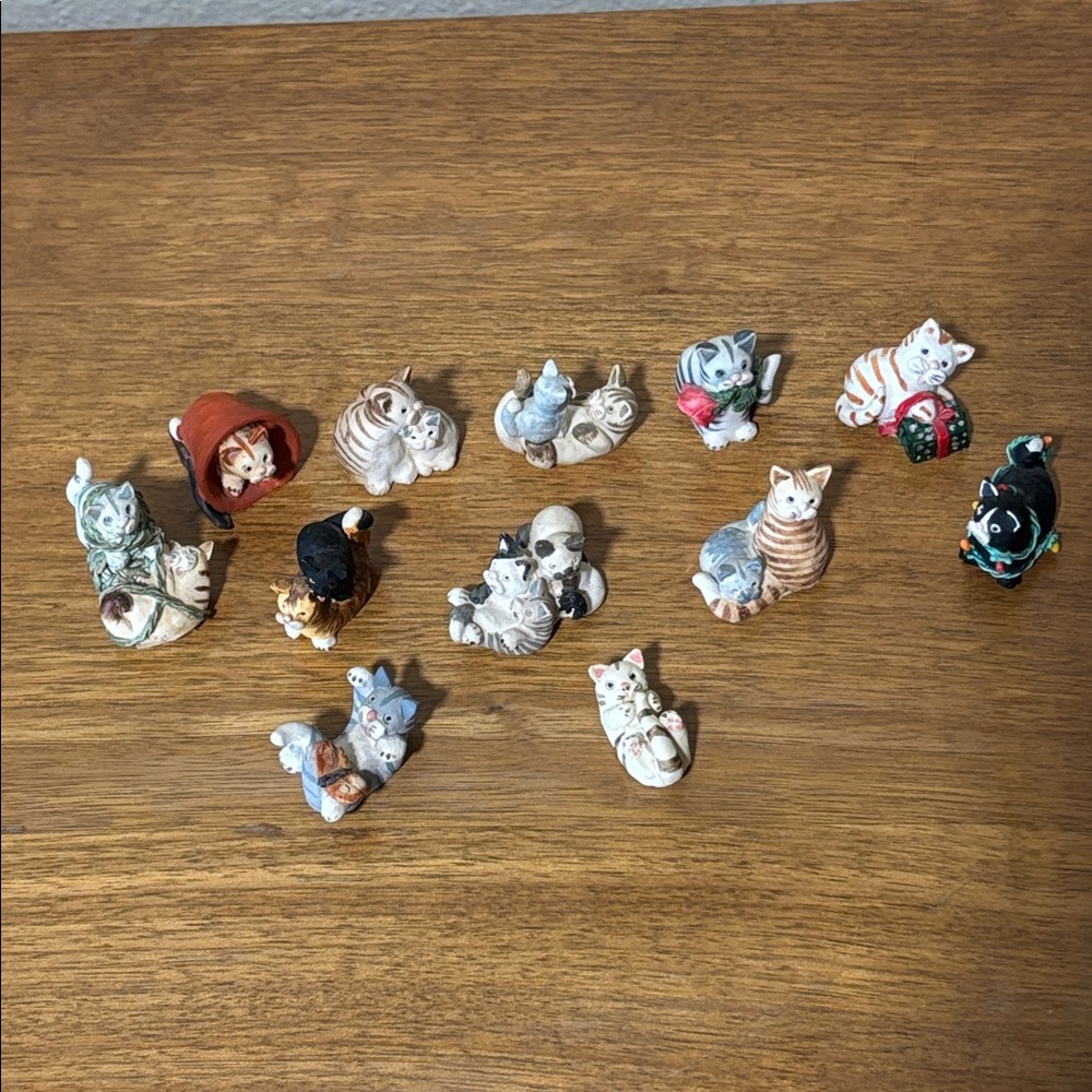 Colourbox Collectibles Peter Fagan’s  Home Sweet Home Mini Cat Figurine Set - Picture 3 of 16